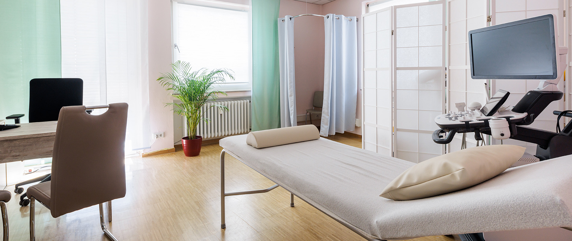 Behandlungszimmer der Praxis für Frauenheilkunde Stanitzok